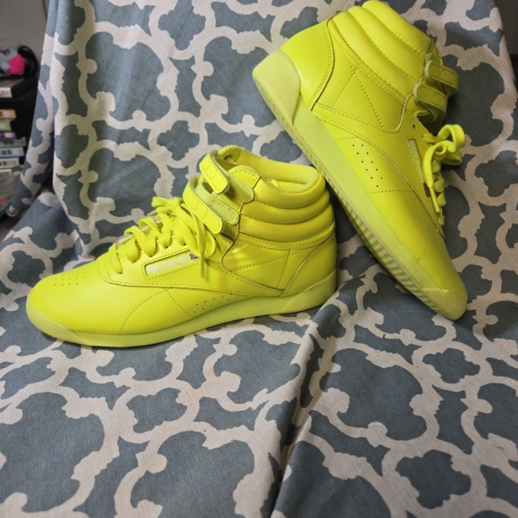 Reebok Classics Freestyle Hi WOMENS 8.5 Solar Acid Yellow GY4817 Shoes Sneakers - Picture 7 of 7